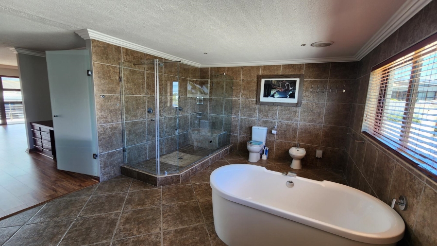 6 Bedroom Property for Sale in Bergsig Western Cape